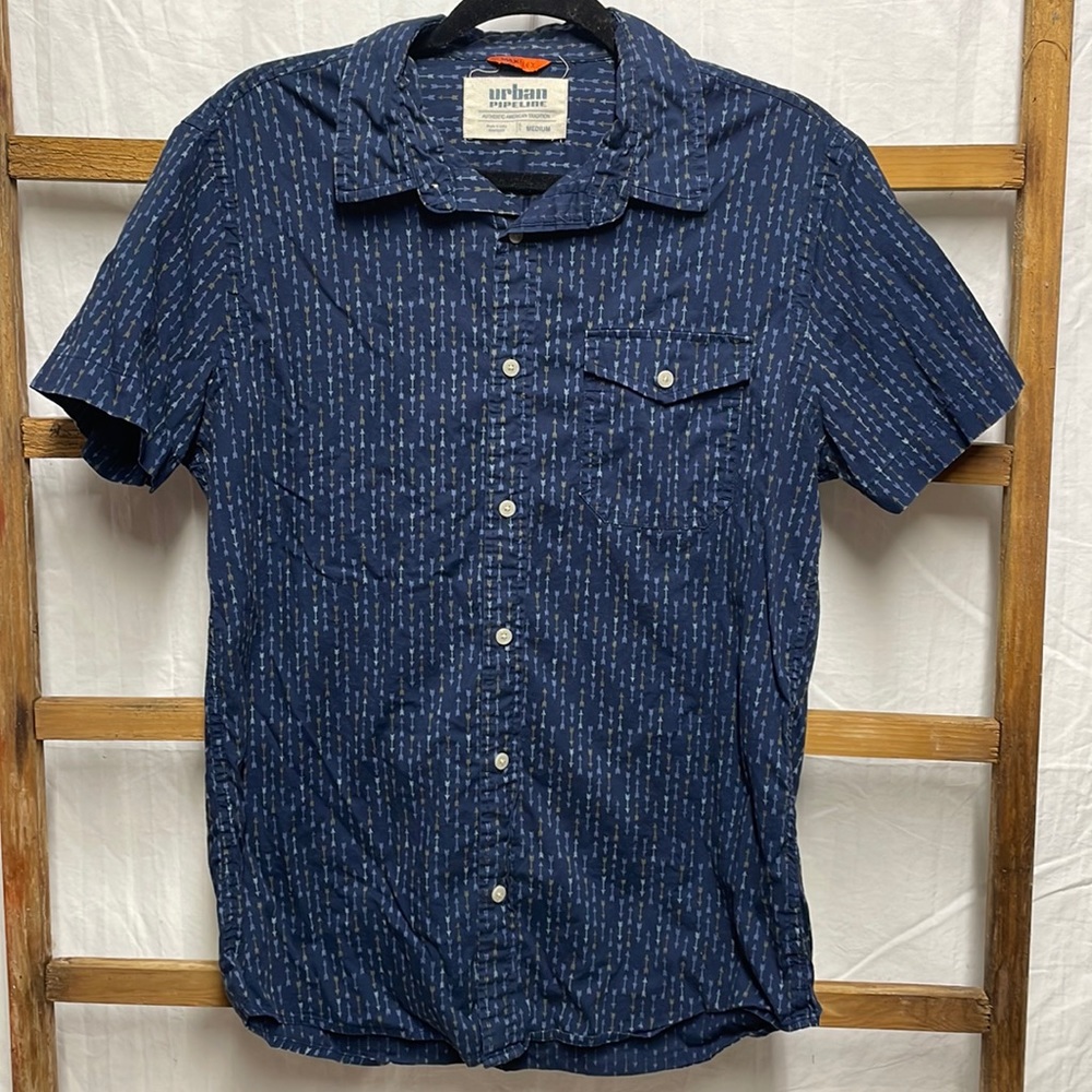 💙 Blue arrow pattern short sleeve button up